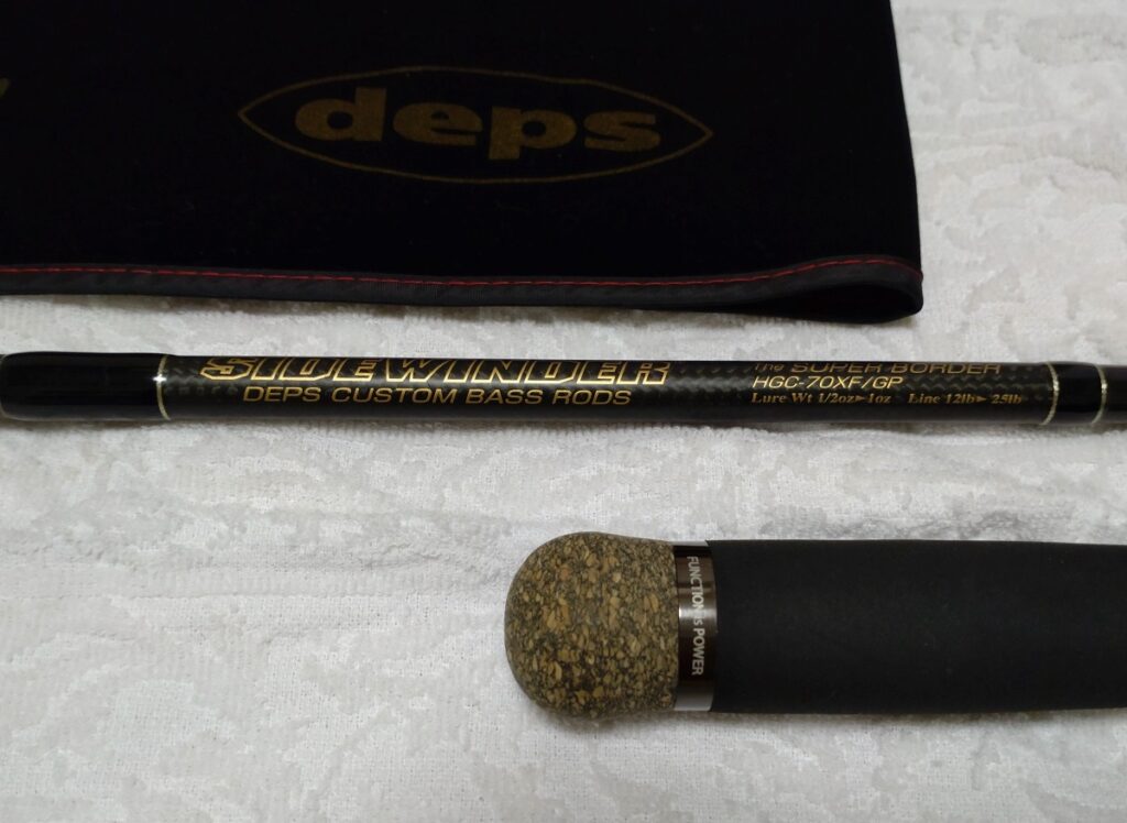 グリップエンドには、ハイカコルクが使われています。