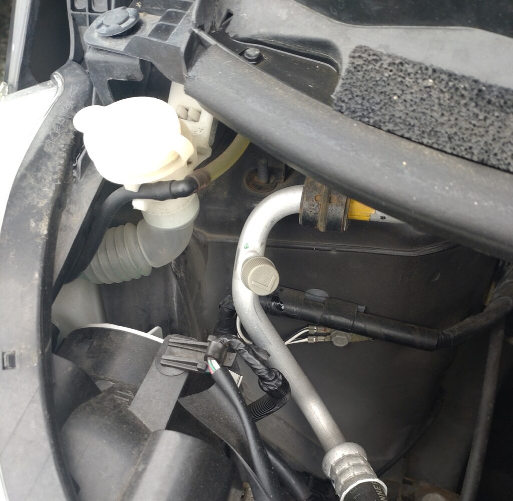 カーエアコン ガス管接続