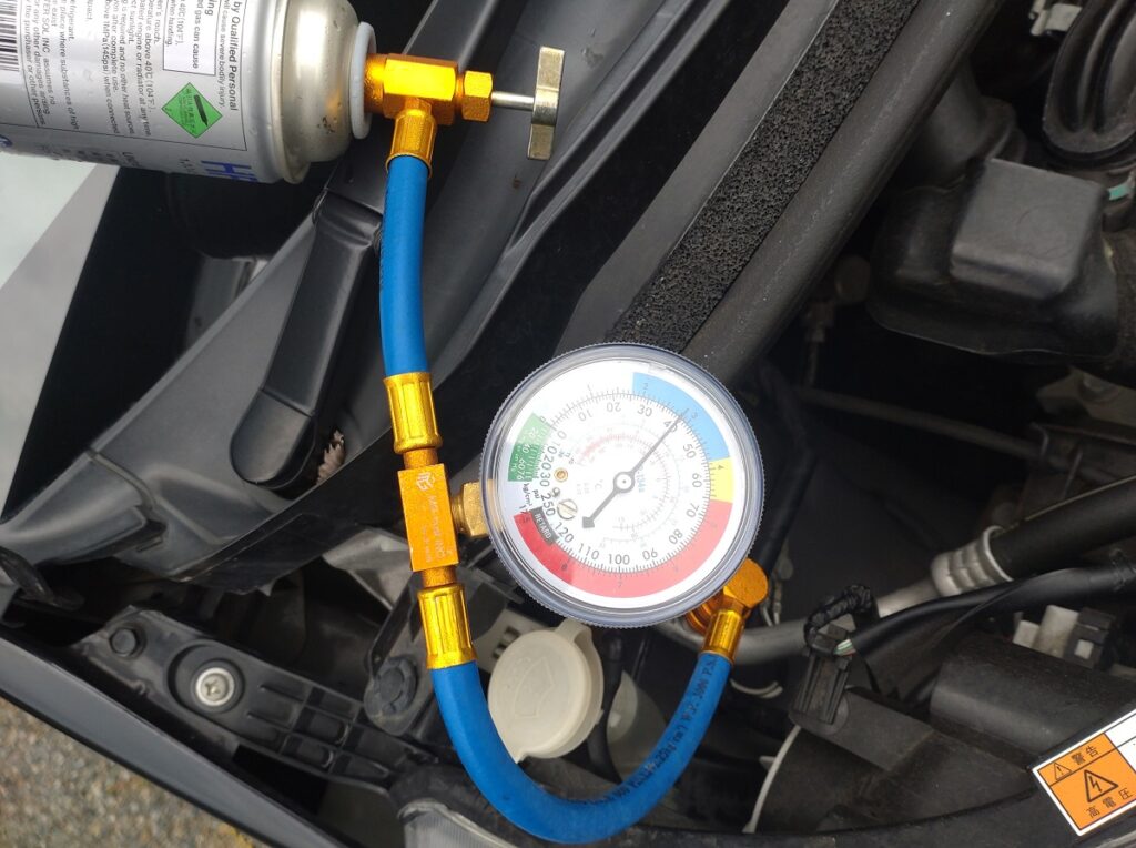 カーエアコンガスチャージ