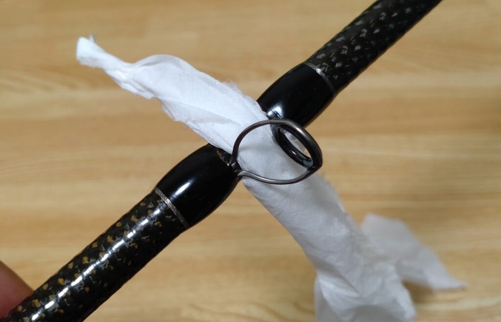 ダブルフットガイドの中も、拭き上げます。