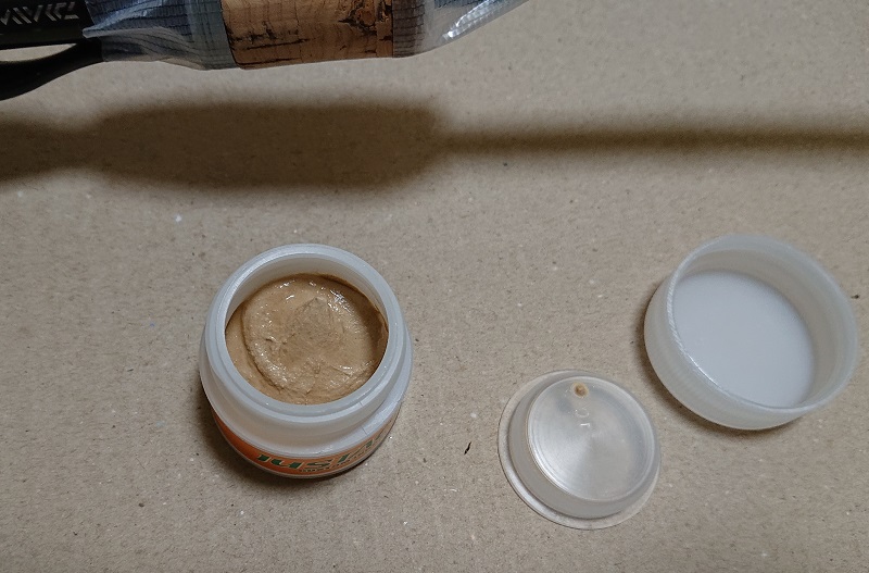 ジャストエース ロッド等 補修用コルクパテの中身