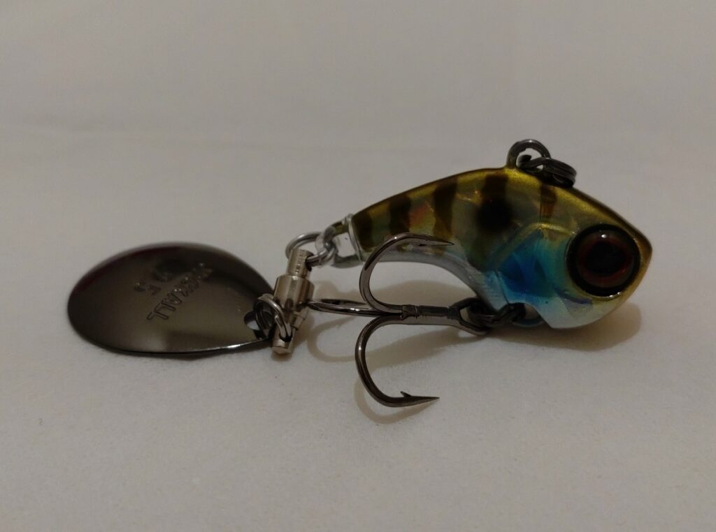 飛距離を出しながら、ボトムに立つ構造のメタルボディー