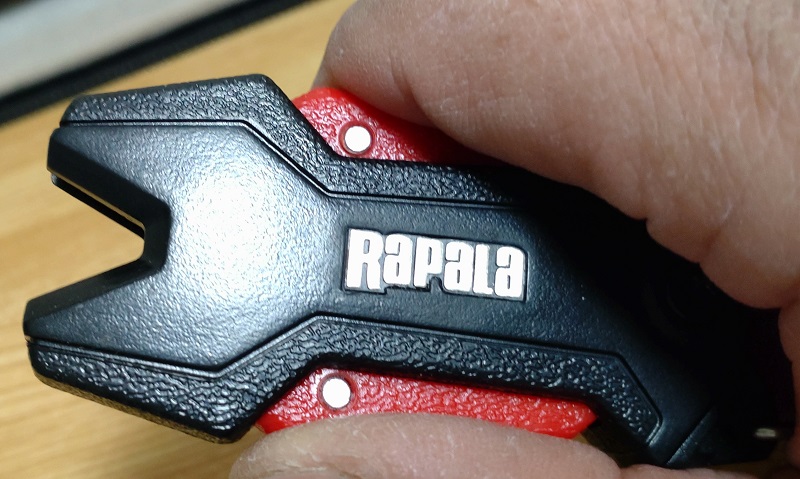 ラパラ リトラクタブルラインシザーズは、使わない時はハサミの歯が収納されています