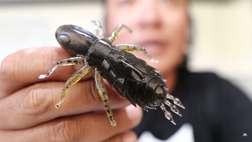 根がかりしやすい所では、フックの先端をかくす