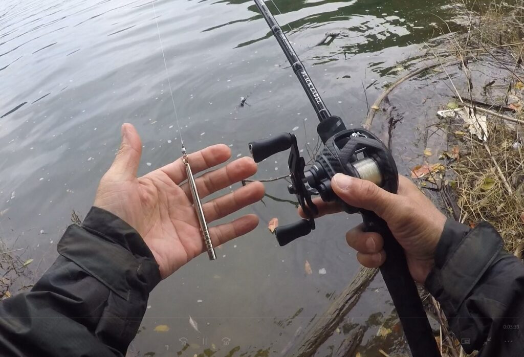 22 タトゥーラ TW80 L を、ベアリング追加と、スプールベアリング交換、ハンドル交換、傷防止のガードシートを張り付け、カスタムしました。