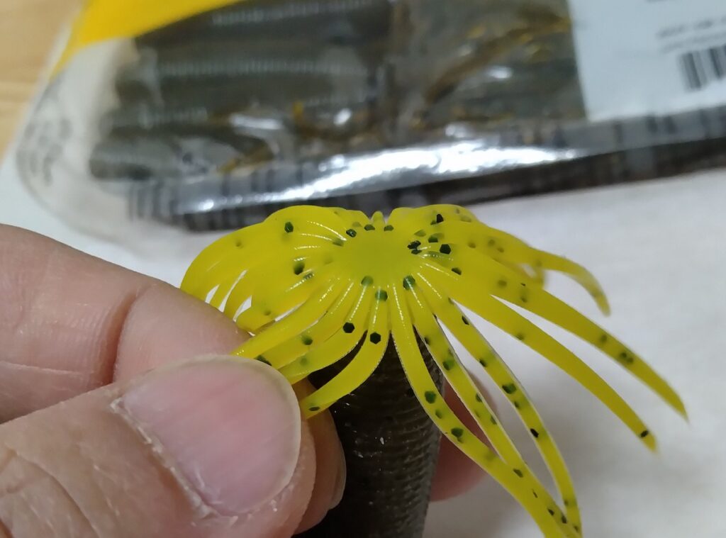 袋から出したファットイカはヒダが根本まで切れていません２