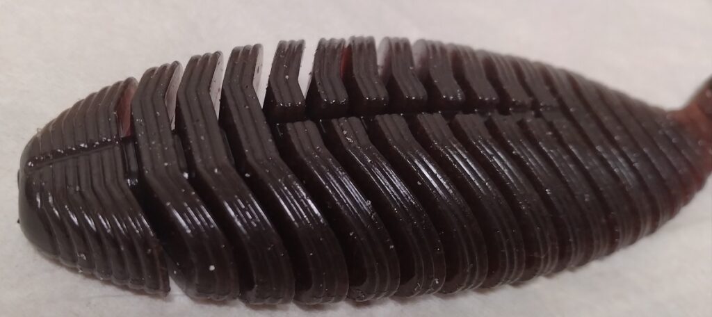 RAID ヒラタイラー4.7in.オフセットフックを刺す場所は、スリットになっているので、刺しやすい。