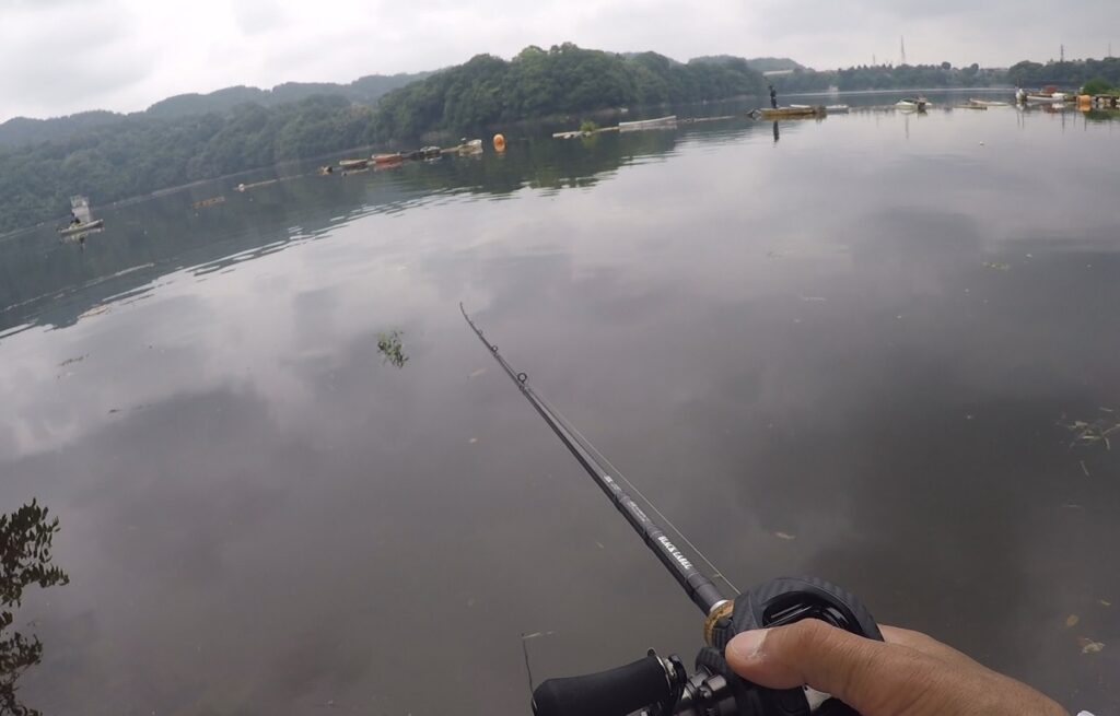 根がかりしそうなモノが無いと感じたら、「チョンチョン」とテップで、ラインをたたく