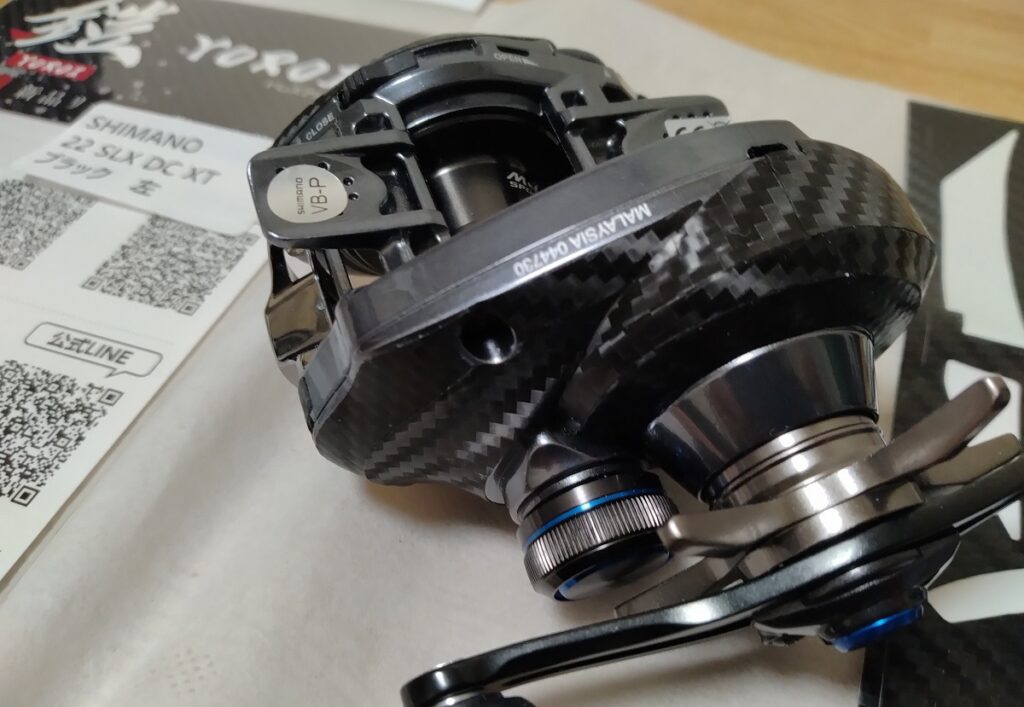 新しいベイトリールの傷防止　鎧裏側