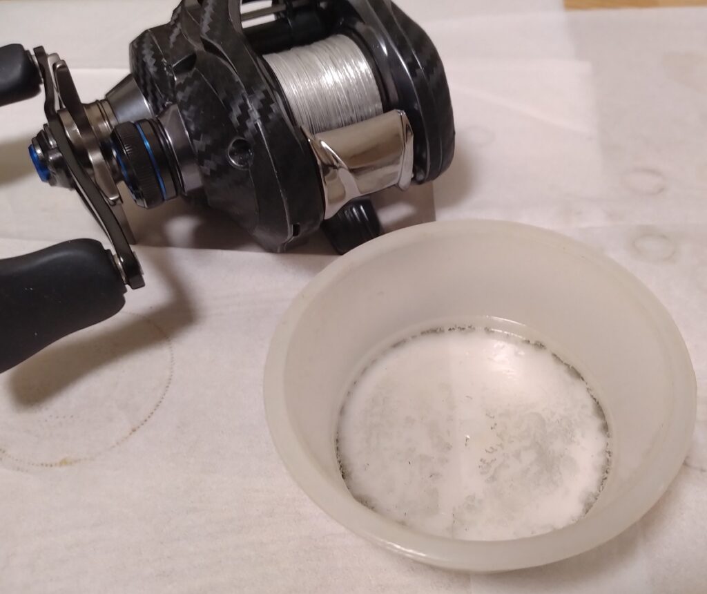 メインギヤを洗浄したら、思っていた以上に、汚れてました、シャリ感が気になる方は、メーカーにオーバーホールに出す事をおすすめします。