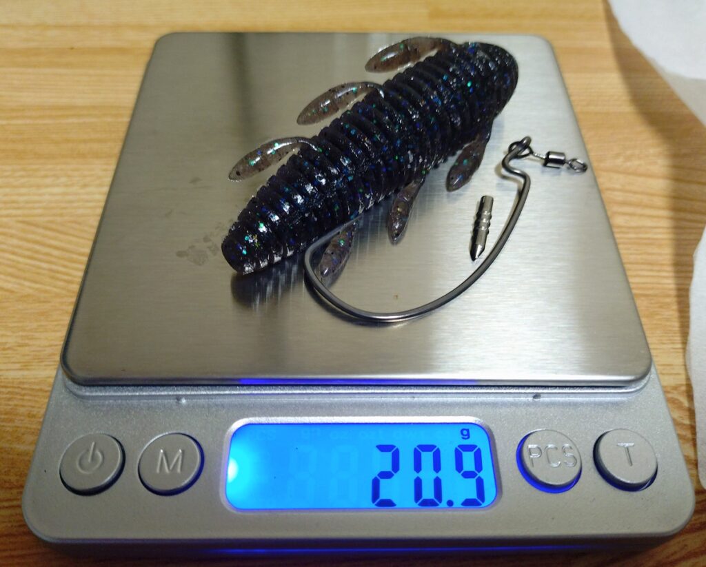 沈み蟲 3.2in. 重さは、約18g
フックや、ネイルシンカーを合わせると20gを越えてしまいます。